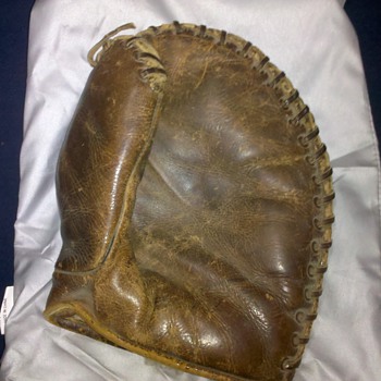 1920s? Rawlings Babe Ruth baseball mitt