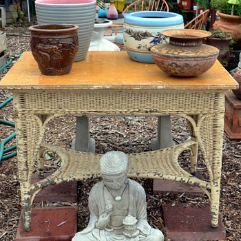 Beautiful Wicker Table in Excellent Original Condition - Furniture