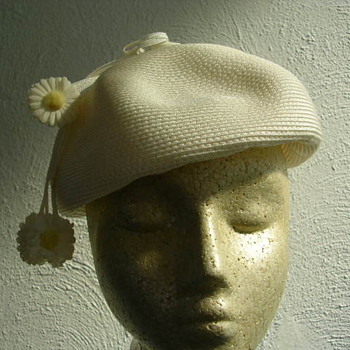 Sassy 1960s Daisy Hat