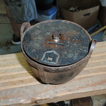 Unknown item looks like a small type safe.