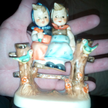 Vintage Hummel Figurine - Figurines