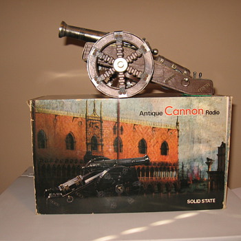 antique Spanish cannon radio. - Radios