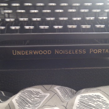 underwood noiseless portable typewriter