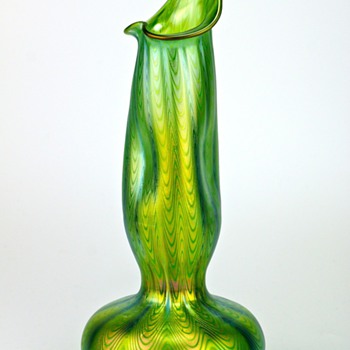 Loetz Rosewater Sprinkler Phanomen Genre 6893 Prod Number 7646, an iconic shape. - Art Glass
