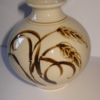 NEW ZEALAND POTTERY SMALL VASE - Art Pottery