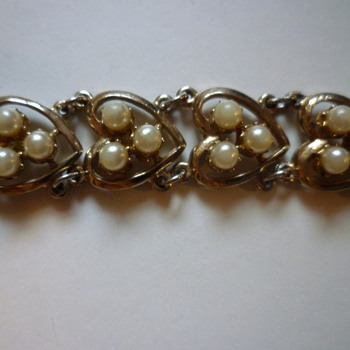 Heart and faux pearl bracelet