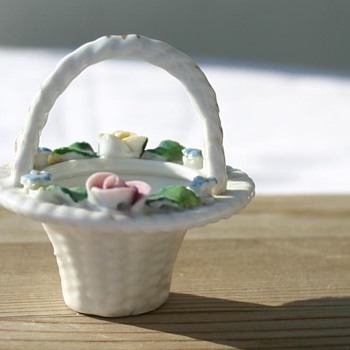 Beautiful tiny Porcelain Basket - Need help identifying please :) - Art Pottery