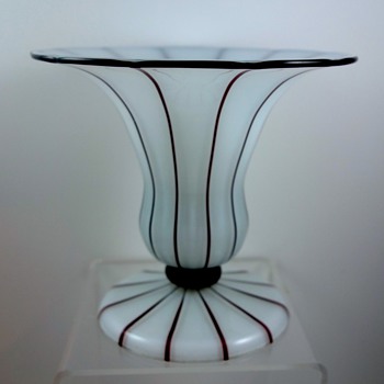 Loetz Ausführung 157, "Opal mit Streifen", Prod. Nr. unknown, ca. 1914 - Art Glass