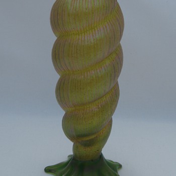 FABULOUS ART NOUVEAU KRALIK GLASS SHELL VASE CZECHOSLOVAKIA CA 1900 - Art Glass