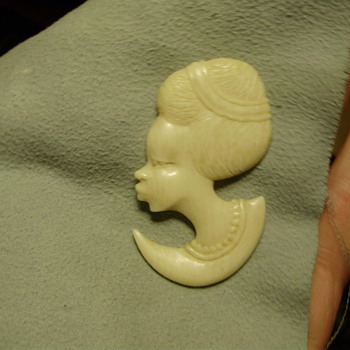 Ivory or Bone Tribal Woman's Bust Pin African ? - Fine Jewelry
