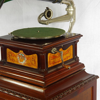 G&T gramophone made in Barcelona C1900