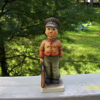 HUMMEL SOLDIER BOY - Art Pottery