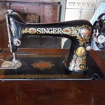 Red eye singer sewing machine - Sewing