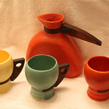 Pottery Beverage Set ???