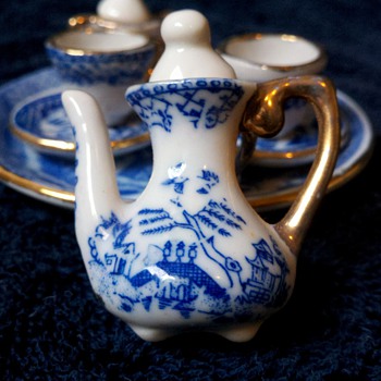 Miniature Tea Set ~ 10 piece made in Taiwan