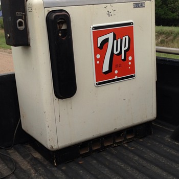7UP Ideal Slider Pop Cooler. - Advertising