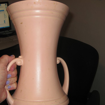 This has a matte finish, says USA on the bottom, it's heavy about 10" high I want to know who made it, I don't think it's Abing - Pottery