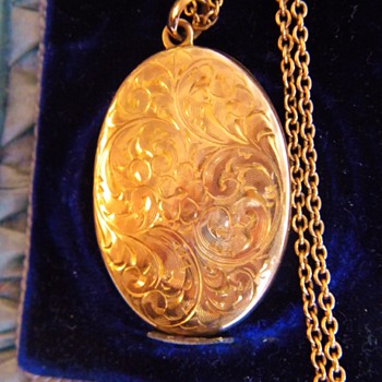 Antique Victorian Etched 10k Rose Gold Locket Necklace 1.75 " W/Orig Pics - Fine Jewelry