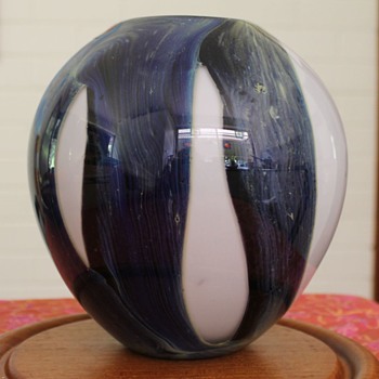 Interesting Iwatsu Glass vase - Art Glass