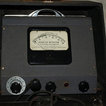 B & W  LIE  DETECTOR