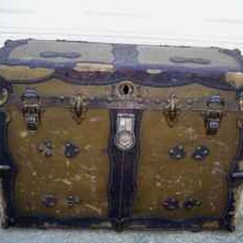 1900's Trunk made in WV Ton of rivets??????? - Furniture