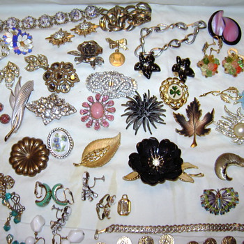 Some Pins in an Estate Sale Box.. - Costume Jewelry