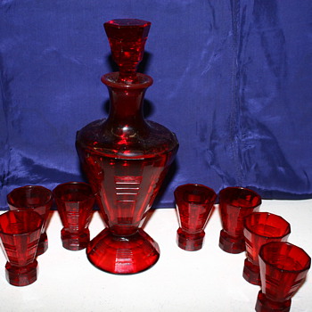 Ruby glass decaner with 7 glass - Bottles