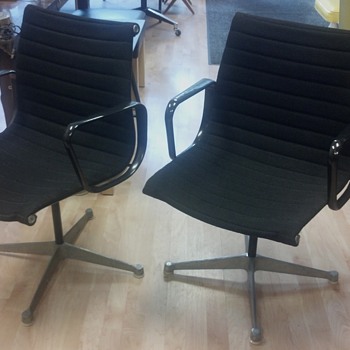 Herman Miller Aluminum Group Eames Designed Chair