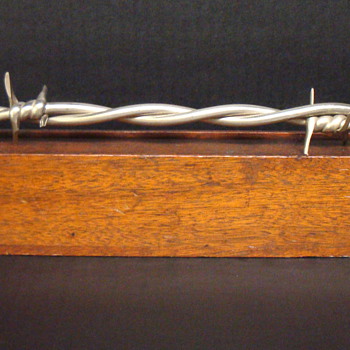 BARBED WIRE SALESMAN DEMONSTRATOR WITH CARRY CASE - Advertising
