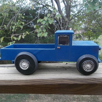 Old Wooden Truck - Model Cars