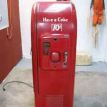 Vintage 1947 Coke Machine