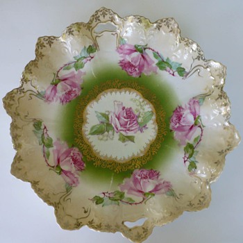 Do You Think This Draped/Scalloped Plate is R S Prussia?