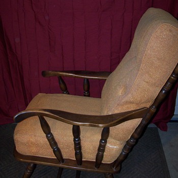 would anyone know the style of chair this is?