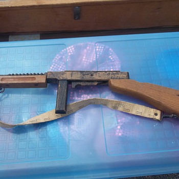 1949  TOY TOMPSON MACHINE GUN