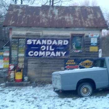 My rusty ol' shack - Petroliana