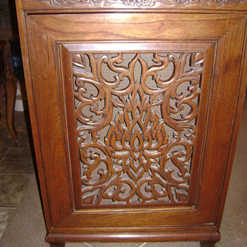 Found these speaker cabinet's in a storage action. Does anyone know who made them?
