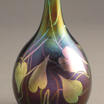 QUEZAL ART GLASS VASE, circa 1902