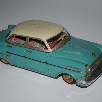 Gama opel kapitan 400 tin toy - Model Cars