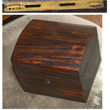 Vintage beautiful tea/tobacco box