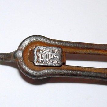 1900 Victor can and bottle opener