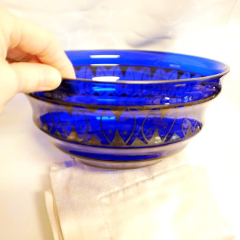 Anyone know anything about this piece? - Art Glass