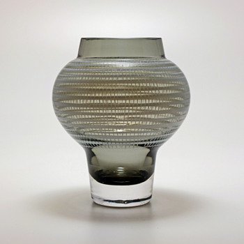 Flygsfors -59, NS - a vase by Viktor Berndt/Nils Sturesson. - Art Glass