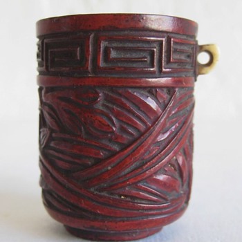 Antique lacquer chinese bird feeder/cup. Signature? - Asian