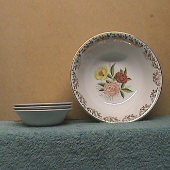 Glo White Dish By Alfred Meakin - China and Dinnerware