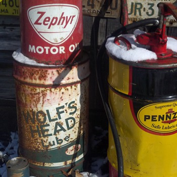 oil cans - Petroliana