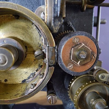 Duskes Vitograph 35mm projector around 1907 - Cameras