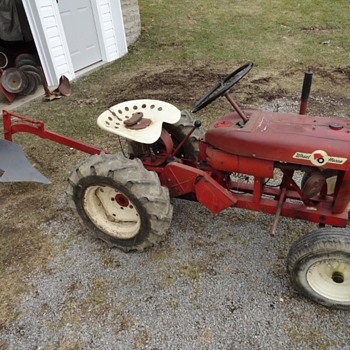 1961 Wheel Horse 401 Suburban - Tractors
