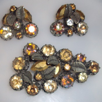 Austrian brooch and earrings set. - Costume Jewelry