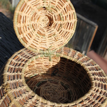 Woven Basket small with hinged lid