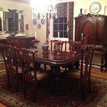 Mohlhenrich Dining Room Set